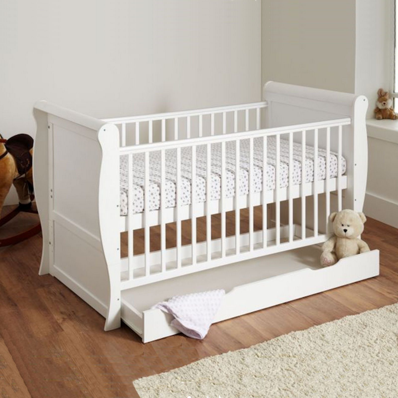 4Baby 3 in 1 Sleigh Cot Bed With Maxi 