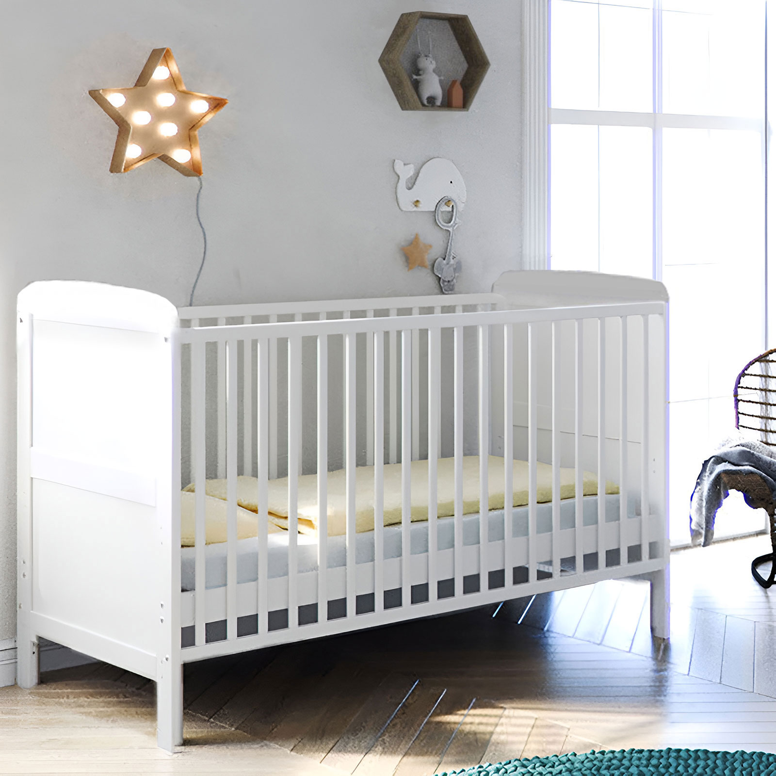 Puggle Henbury Luxe Cot Bed With Maxi Air Cool Mattress - Classic White