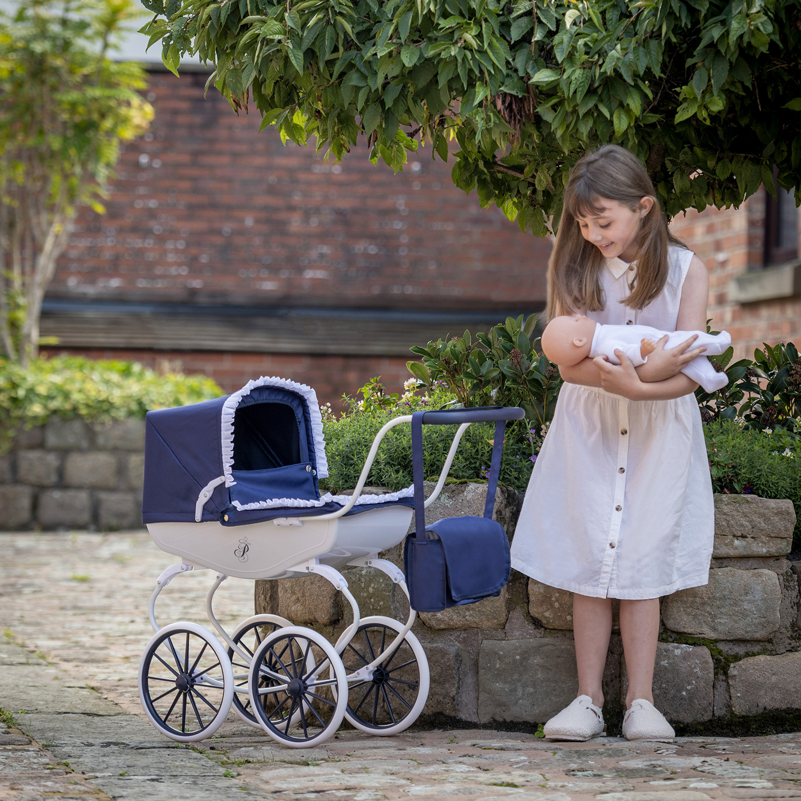 Puggle Vintage Dolls Carriage Pram with Changing Bag - Classic Navy (3-7 Years)